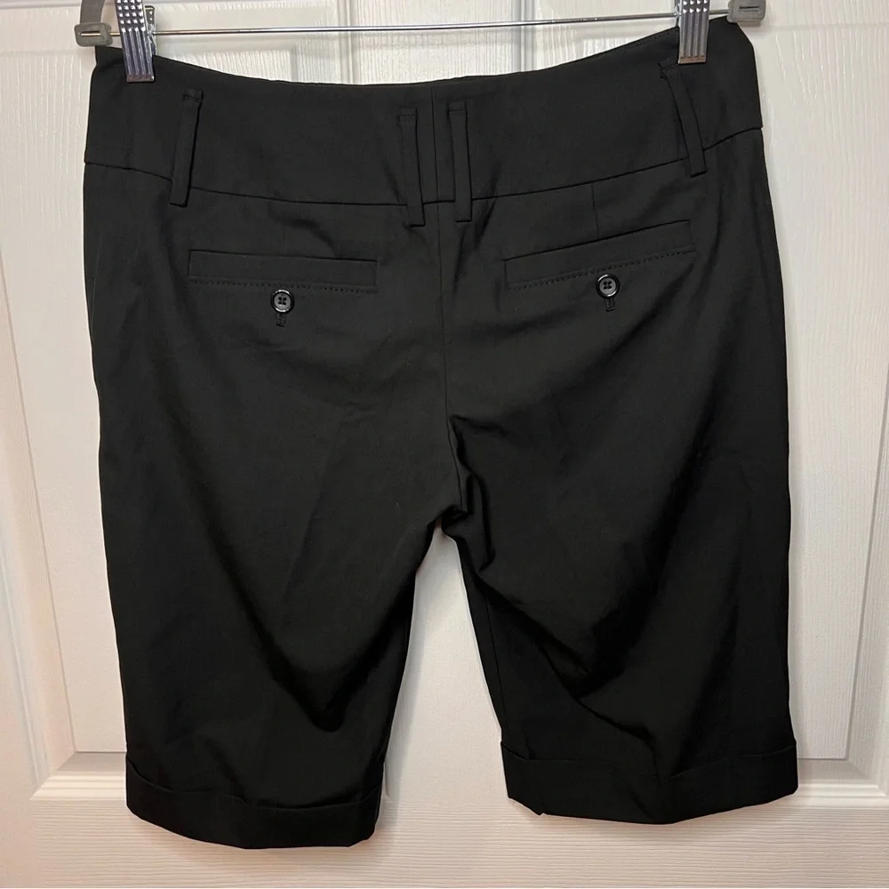 The Limited The Black Collection Drew Fit Bermuda Dress Shorts Cuffed Size 6 GUC